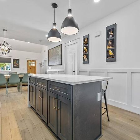 Designer Home: King Beds, Luxe Bath+Free Parking! Atlanta Eksteriør bilde