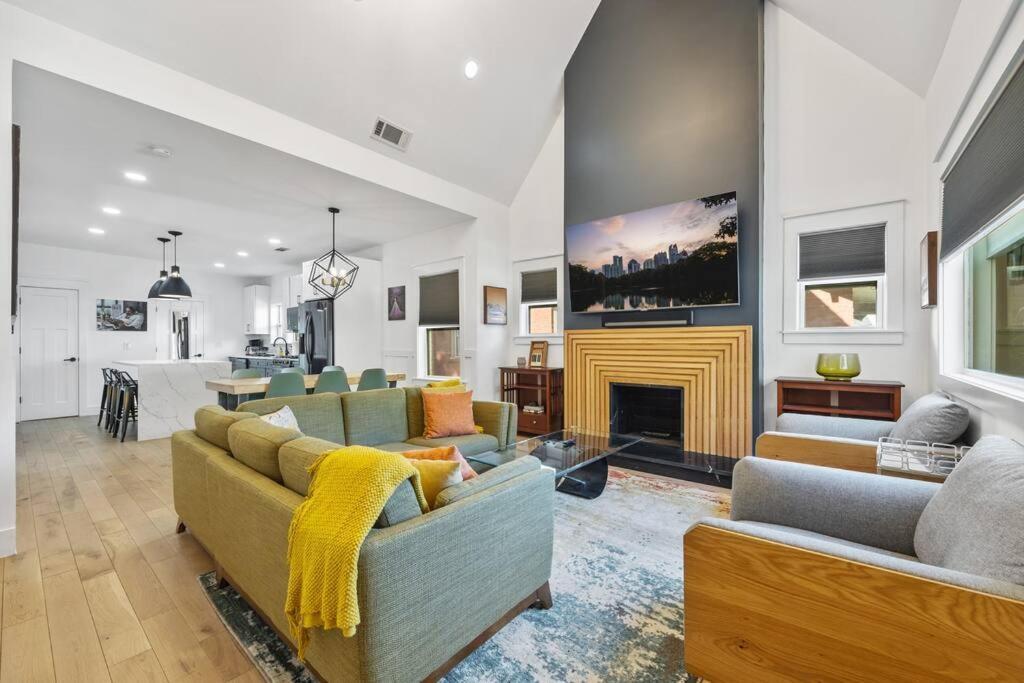 Designer Home: King Beds, Luxe Bath+Free Parking! Atlanta Eksteriør bilde