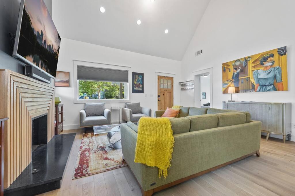Designer Home: King Beds, Luxe Bath+Free Parking! Atlanta Eksteriør bilde