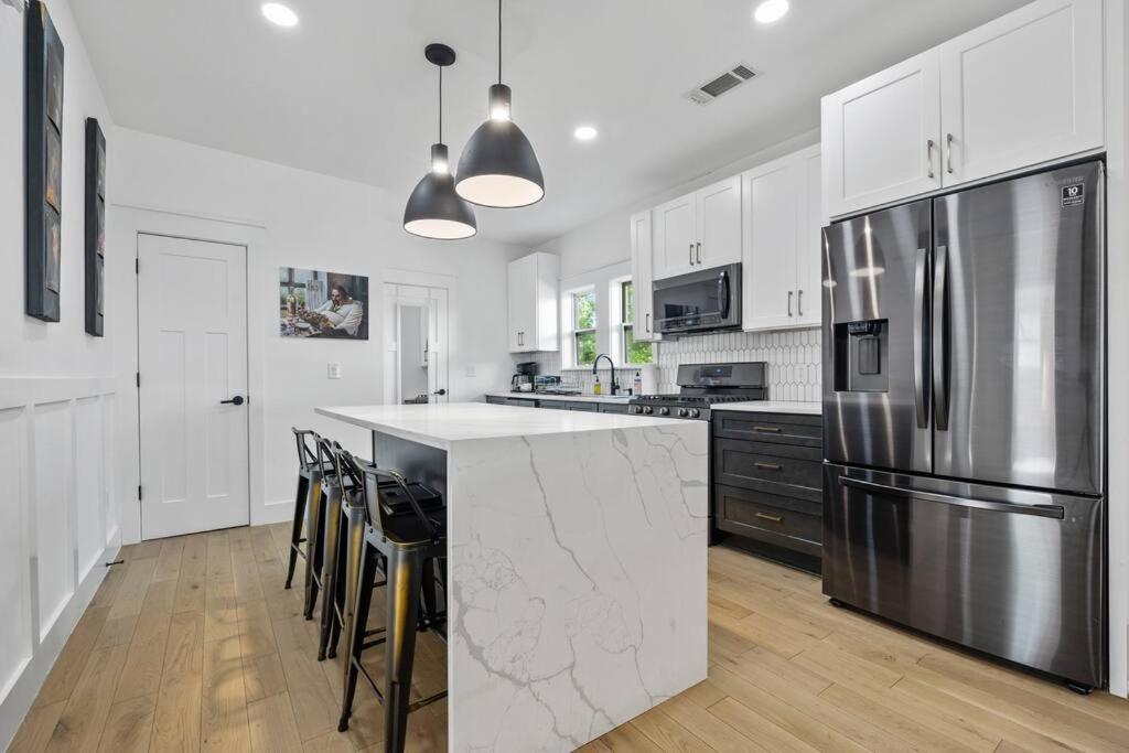 Designer Home: King Beds, Luxe Bath+Free Parking! Atlanta Eksteriør bilde