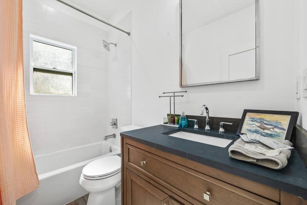 Designer Home: King Beds, Luxe Bath+Free Parking! Atlanta Eksteriør bilde